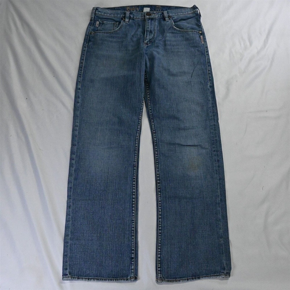 Silver 32 x 32‎ Duke Straight Light Wash Distressed Denim Jeans